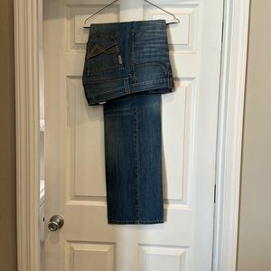 Cinch jeans size 33x38. Never worn, smoke free home.